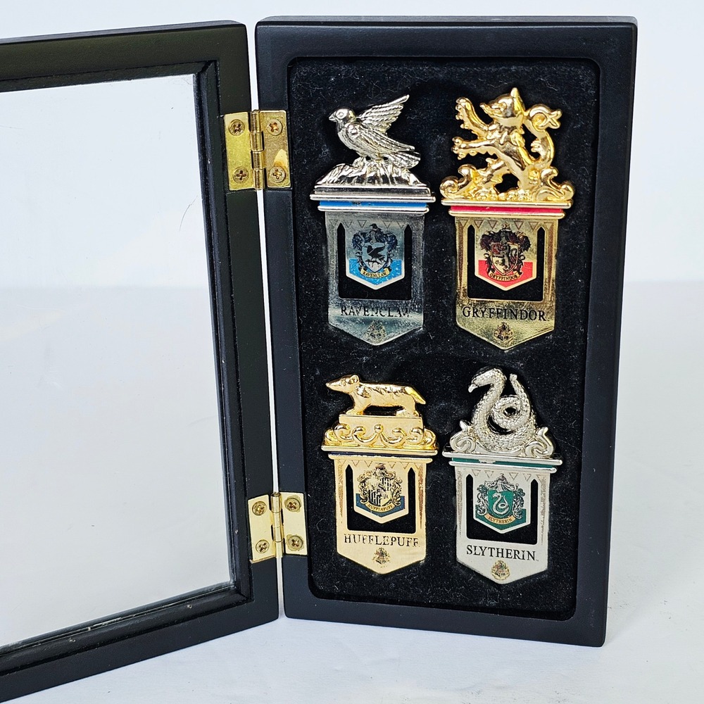 Vintage 2005 Harry Potter Hogwarts House Crest Metal Bookmark Set Display Case